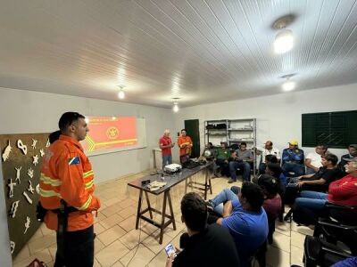 Imagem da notícia Brigada de Incêndio de Alcinópolis participa de treinamento para combate a incêndios florestais